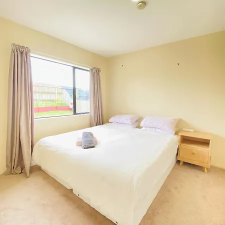 Sunny Room In West Auckland Exterior photo